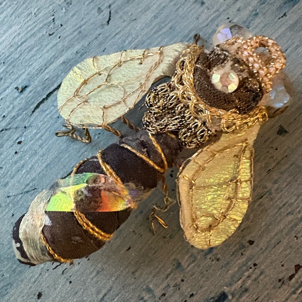 Handcrafted Bee Brooch with Shimmering Gold Accents - Picture 11 of 11